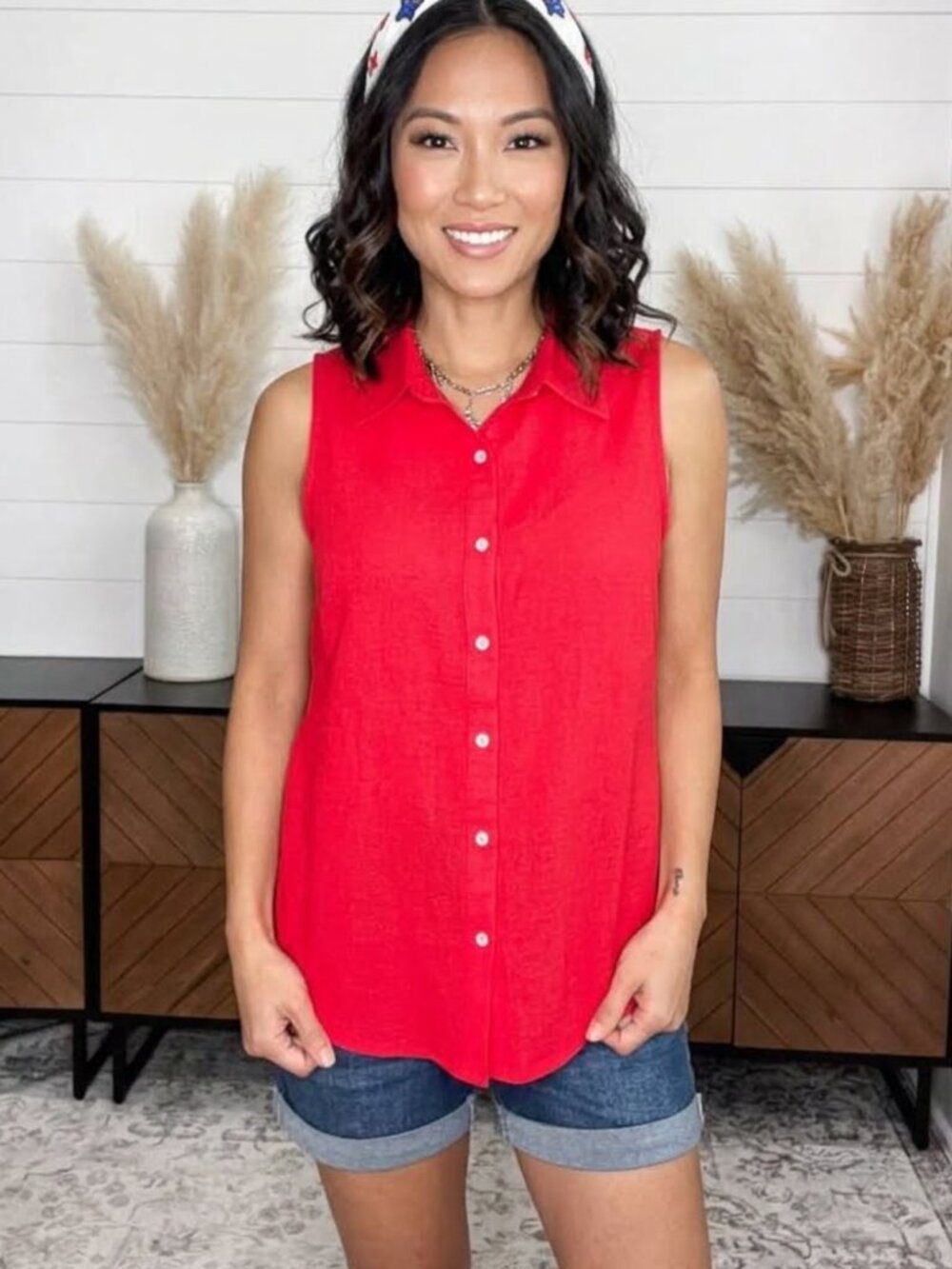 Andrée By Unit Sleeveless Button-Down Blouse